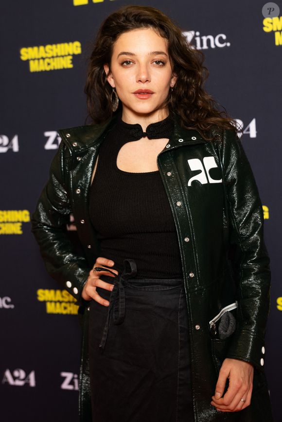 Zoé Adjani, nièce d’Isabelle Adjani, apparaît proche de Sarah Poniatowski et de sa famille.

Zoé Adjani-Vallat - Avant-première du film "The Smashing Machine" au Pathé BNP Paribas à Paris le 23 octobre 2025. © Julien Sarkissian/Bestimage