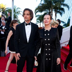 Dimitri Rassam et sa mère Carole Bouquet - Montée des marches du film « Megalopolis » lors du 77ème Festival International du Film de Cannes, au Palais des Festivals à Cannes. Le 16 mai 2024
© Jacovides-Moreau / Bestimage