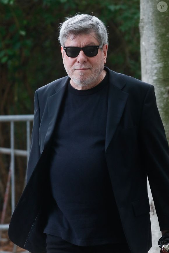 Régis Laspalès - Arrivées de l'émission "Vivement Dimanche" présentée par M. Drucker et qui sera diffusée le 03 septembre 2023 sur France 3 au Studio Gabriel à Paris, France, le 28 août 2023. © Christophe Clovis / Bestimage