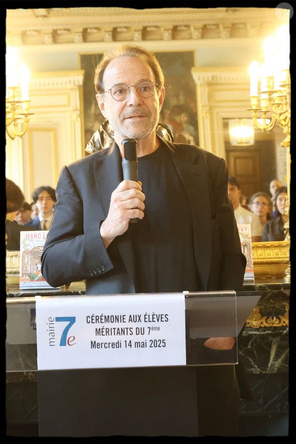 Cérémonie de remise de livres aux éléves méritants du 7ème arrondissement. En présence de Rachida Dati, Marc Lévy dédicace "La librairie des livres interdits". 

 © Alain Guizard /Bestimage