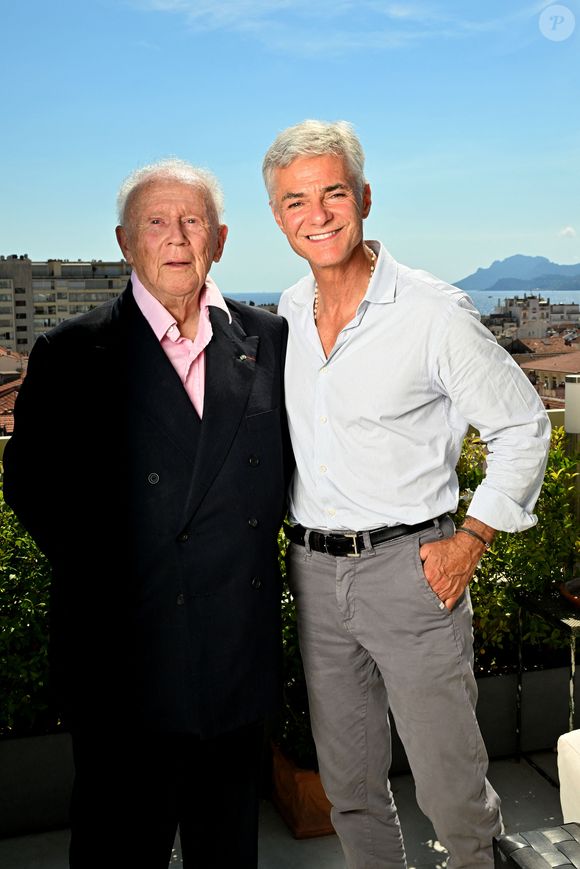 Exclusif - P¨rix Spécial - No Web - Rendez-vous avec Philippe Bouvard et sa femme Colette à leur domicile à Cannes, France, le 24 août 2022, pour une interview avec Cyril Viguier pour TV5 Monde. © Bruno Bebert/Bestimage