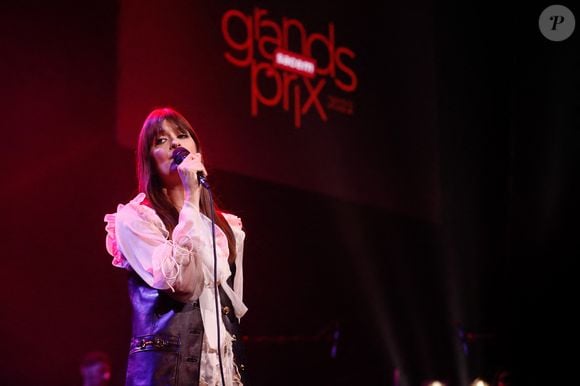 Et c'est d'autant plus le cas maintenant qu'il y a son fils : "J’ai envie de tout voir, quand lui deviendra parent, grand parent..."
Clara Luciani (Grand prix de la chanson française (créateur, interprète)) - Cérémonie des "Grands prix SACEM 2022" à la Maison de la radio, le 13 décembre 2022. © Christophe Clovis / Bestimage