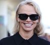 Parallèlement à sa carrière d'actrice, la mère de Brandon et Dylan explore de nouveaux horizons créatifs. Elle vient en effet de signer une collaboration inédite avec Olive Ateliers, une enseigne de décoration basée à Los Angeles. 

Pamela Anderson inaugure sa cabine sur les planches de Deauville lors du 51éme Festival du Cinema Américain de Deauville le 5 Septembre 2025. © Denis Guignebourg/Bestimage