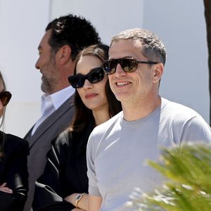 Marion Cotillard et le réalisateur Guillaume Canet au photocall du film "Karma" lors du 79ème Festival International du Film de Cannes (12 - 23 mai 2026), le 16 mai 2026. © Jacovides / Moreau / Bestimage