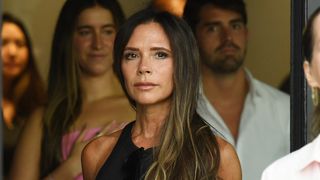 "Chaque journée commençait par..." : À 50 ans, Victoria Beckham possède un secret derrière son ventre plat