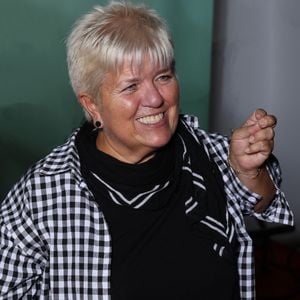 "Le mari n'est pas l'aidant", reconnaît aujourd'hui la comédienne, qui a dû accepter sa nouvelle dépendance et assure avoir "usé beaucoup de Kleenex".

Mimie Mathy la marraine de la 3eme édition du Festival Histoires de Femmes de Dreux, France. © Denis Guignebourg/BestImage