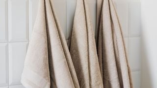 Rendre les serviettes douces et moelleuses après chaque lessive est possible, il suffit d’ajouter 3 cuillères de ce produit miraculeux