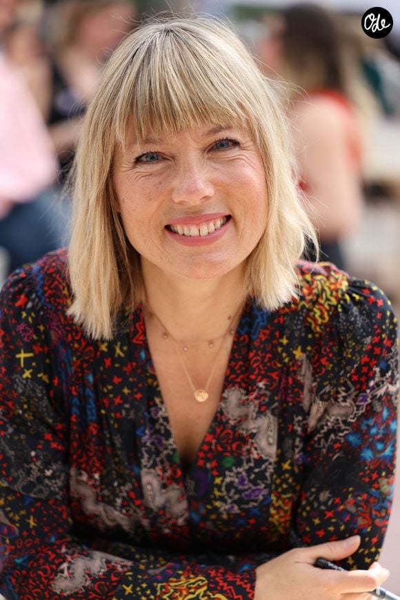 "Je pense que j’ai été 4 fois maman différemment", a confié Mélanie Page à Anne Ghesquière dans le podcast "Métamorphose", diffusé le 12 août dernier.

Melanie Page lors du 5ème festival du Livre de Paris au Grand Palais à Paris, France, le 18 avril 2026. Les 17, 18 et 19 avril 2026, le Festival du livre de Paris célébrera les livres et la lecture, sous toutes ses formes, pour tous les publics. © Denis Guignebourg/BestImage