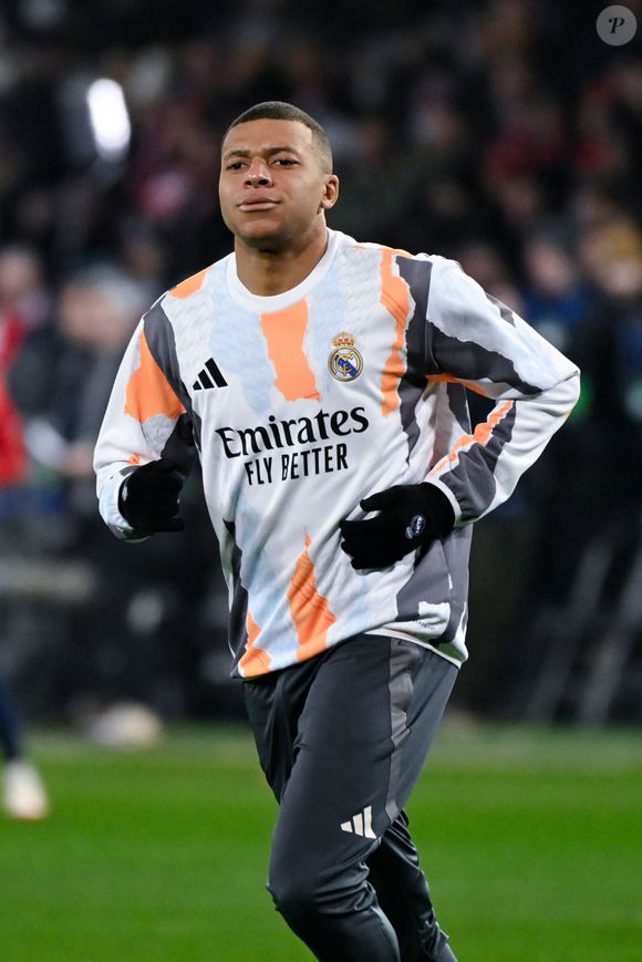 Kylian Mbappé lors du match entre Brest et le Real Madrid le 29 janvier 2025 à Guingamp, France. ( Photo by Dante Badano / PsnewZ )