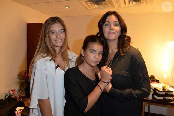 ... après de belles études de commerce et de journalisme...

Elisa Huster, Toscane Huster et Cristiana Reali lors de l'enregistrement de Vivement Dimanche à Paris, France, 24 septembre 2014. Photo by Max Colin/ABACAPRESS.COM