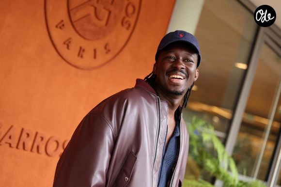 Mais derrière le chef à l'ascension fulgurante se cache surtout un homme épanoui. 

Mory Sacko au village lors des Internationaux de France de Tennis de Roland Garros le 3 juin 2026 © Jacovides / Moreau / Bestimage