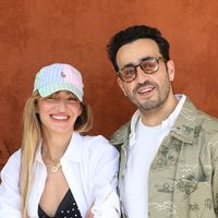 Jonathan Cohen au bras de sa belle Giulietta, célèbre DJ : apparition surprise dans une ville très jet-set avec la mère de ses enfants