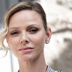 Le prince Albert II de Monaco, la princesse Charlène de Monaco, le prince Jacques de Monaco, marquis des Baux, et la princesse Gabriella de Monaco, comtesse de Carladès, ont été accueillis à Mur-de-Barrez en aveyron par M. Pierre Ignace, le maire de la commune et membre de la délégation officielle française lors de la récente visite d’État à Monaco. © NivierePool/Bestimage