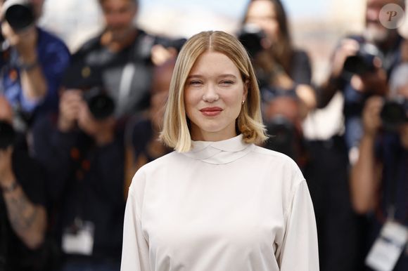 Cette fois, c’est Léa Seydoux qui s’est affichée avec un tee-shirt à l’effigie d’Adèle Exarchopoulos lors de son arrivée au Festival de Cannes

Léa Seydoux au photocall du film "Gentle Monster" lors du 79ème Festival International du Film de Cannes, France, le 16 mai 2026. © Jacovides-Moreau/Bestimage