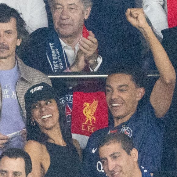 Shy'm dans les tribunes du match de quart de finale aller de Ligue Des Champion au Parc des Princes à Paris, le 8 avril 2026. 

Photo : Cyril Moreau / Bestimage