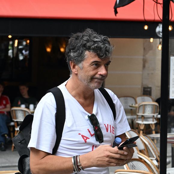 Exclusif - Stéphane Plaza lors de l'hommage à l’acteur Yannik Mazzilli (Scènes de ménages) au théâtre de la Renaissance à Paris, France, le 2 août 2024.