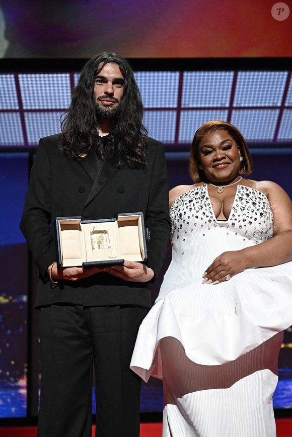 Le réalisateur franco-espagnol Oliver Laxe et Da'Vine Joy Randolph sur scène après avoir remporté le prix du jury pour le film "Sirat" lors de la cérémonie de clôture de la 78e édition du Festival de Cannes à Cannes, France, le 24 mai 2025. Photo de David Niviere/ABACAPRESS.COM