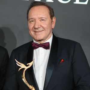 "C'est très agréable d'être de retour", a assuré l'acteur, relate "Nice Matin". "Je me sens entouré de tant d'affection", d'"amour" et de "soutien". "Je suis content de travailler" à nouveau.
Kevin Spacey - Soirée de gala "Better World Fund" à l'hôtel Carlton lors du 78ème Festival International du Film de Cannes le 20 mai 2025. © Lionel Urman/Bestimage