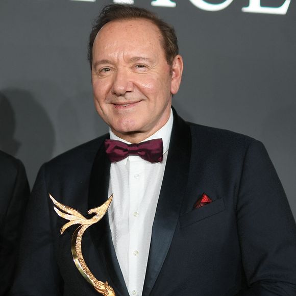 "C'est très agréable d'être de retour", a assuré l'acteur, relate "Nice Matin". "Je me sens entouré de tant d'affection", d'"amour" et de "soutien". "Je suis content de travailler" à nouveau.

Kevin Spacey - Soirée de gala "Better World Fund" à l'hôtel Carlton lors du 78ème Festival International du Film de Cannes le 20 mai 2025. © Lionel Urman/Bestimage