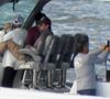 Ainsi, la grande famille va encore s'agrandir.

Anna Kournikova, enceinte, son compagnon Enrique Iglesias et leurs enfants, Lucy et Nicholas, 7 ans, et de leur petite sœur Mary, 5 ans, font une sortie en bateau à Miami, le 12 octobre 2025. 
©305SCHOCK / Bestimage