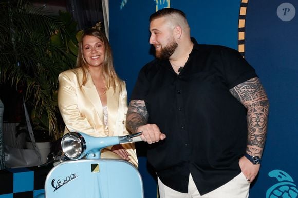 "Bienvenue au monde Alessio ! Tu es notre plus beau cadeau. 05.05.25", ont-ils écrit 

Exclusif - Nico Capone et sa compagne Elisa à la soirée de lancement de la collection capsule "Vilebrequin x Abu Dhabi limited édition" à la plage Vilebrequin (plage ondine) lors du 77ème Festival International du Film de Cannes le 14 mai 2024. © Christophe Clovis/Bestimage