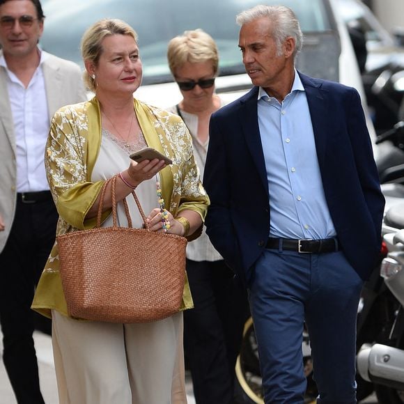 Paul Belmondo et sa femme Luana - Mariage de Claude Lelouch à la mairie du 18ème à Paris. Le 17 juin 2023