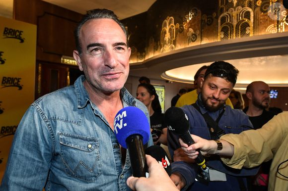 L'acteur français Jean Dujardin s'adresse à la presse après une séance de photos pour le film Brice de Nice au cinéma Grand Rex à Paris, le 6 avril 2025. Photo de Firas Abdullah/ABACAPRESS.COM