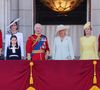 L'année dernière pourtant, elle se trouvait sur le fameux balcon du Buckingham Palace pour fêter cet événement aux côtés de sa famille.
Photo d'archives du 15/06/24 montrant (de gauche à droite) le prince George, le prince de Galles, le prince Louis, la princesse de Galles, la princesse Charlotte, le roi Charles III, la reine Camilla, la duchesse d'Édimbourg, le duc d'Édimbourg et Lady Louise Windsor sur le balcon du palais de Buckingham, à Londres, pour voir le défilé aérien après la cérémonie de la montée des couleurs dans le centre de Londres. La famille royale espère que "rien ne détournera l'attention" des célébrations du 80e anniversaire du jour de la Victoire en Europe après l'interview choc du duc de Sussex. Date d'édition : dimanche 4 mai 2025. ... Le 80e anniversaire du jour de la Victoire en Europe ... 03-05-2025 ... Londres ... UK ... Le crédit photo doit être lu comme suit : Jonathan Brady/PA Wire. Numéro de référence unique : 79980942 ... Voir l'article de l'AP sur le MEMORIAL VEDAY King. Le crédit photo doit être lu comme suit : Jonathan Brady/PA Wire