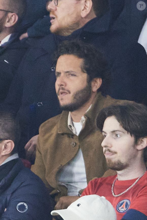 Alexandre Kominek dans les tribunes lors du match de Ligue Des Champions au Parc Des Princes, le 10 avril 2024.

Photo : Cyril Moreau / Bestimage