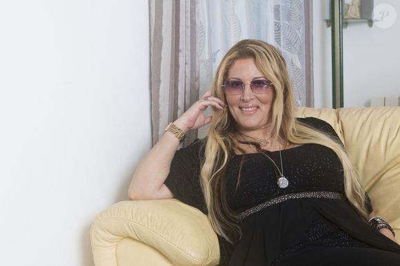 Loana, star emblématique des débuts de la télé-réalité en France, est décédée récemment, ravivant l’attention sur sa vie et son parcours. 

Exclusif - Rendez-vous avec Loana Petrucciani dans la ville de son enfance Antibes. JLPPA / Bestimage