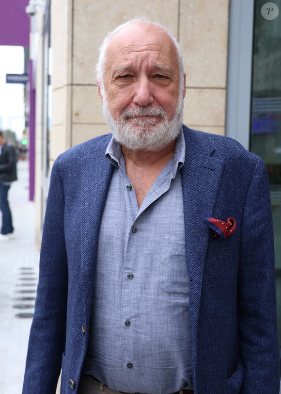 François Berléand - Les célébrités aperçues à proximité des studios de RTL à Neuilly-sur-Seine, le 15 octobre 2025. Agence / Bestimage