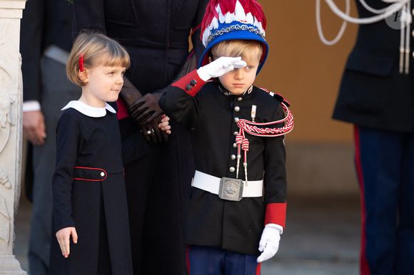 Couronne Le Prince Jacques de Monaco et la Princesse Gabriella de Monaco assistent à une cérémonie de remise de médailles au Palais de Monaco le 19 novembre 2020 à Monaco, France. Photo David Niviere / ABACAPRESS.COM