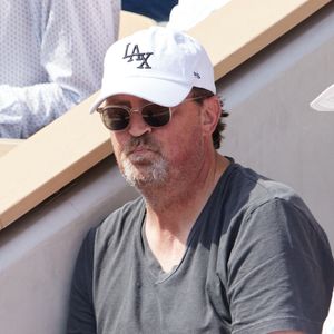Matthew Perry en tribunes lors des Internationaux de France de tennis de Roland Garros 2023, à Paris, France, le 9 juin 2023.

© Jacovides-Moreau/Bestimage