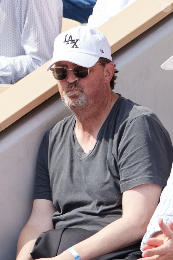 Matthew Perry en tribunes lors des Internationaux de France de tennis de Roland Garros 2023, à Paris, France, le 9 juin 2023.

© Jacovides-Moreau/Bestimage