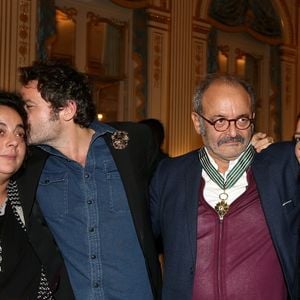 Emilie Chedid, le chanteur M (Matthieu Chedid), Louis Chedid, Anna Chedid - Audrey Azoulay a fait Commandeur de l'ordre des Arts et des Lettres, Louis Chedid dans le salon du Ministère à Paris, le 25 Octobre 2016. © Dominique Jacovides/Bestimage