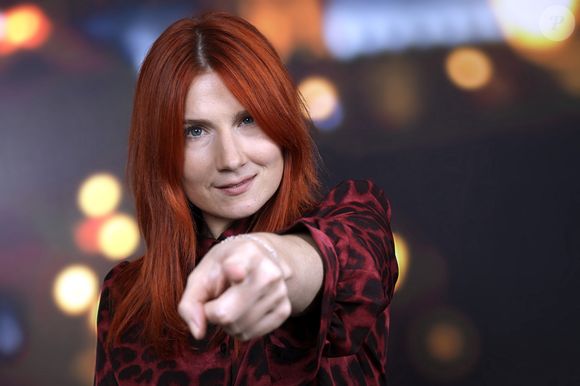 Douze numéros de 52 minutes sont prévus pour une première saison, attendue au premier semestre 2026.

Portrait de Adeline Toniutti lors de l'enregistrement de l'émission "Chez Jordan de Luxe" diffusée sur C8.
© Cédric Perrin / Bestimage