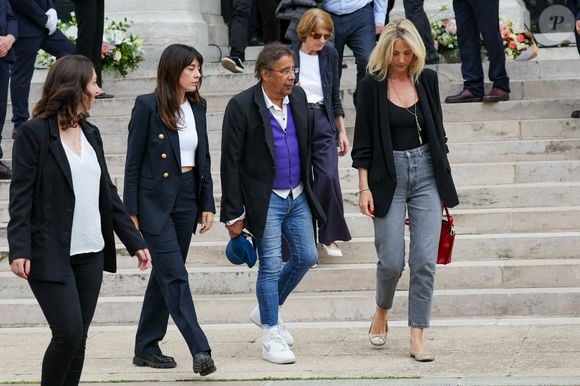 Nolwenn Leroy, Laurent Voulzy, Isaure Le Faou - Sortie des obsèques de l'auteure-compositrice-interprète et actrice française Françoise Hardy au crématorium du cimetière du Père-Lachaise à Paris, France, le 20 juin 2024. © Jacovides-Moreau/Bestimage