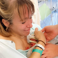 Un bébé de moins d'un kilo né très en avance… Une aventurière de Koh-Lanta maman pour la troisième fois : "Elle ne bougeait plus vraiment"