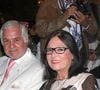 Au fil des années, Nana Mouskouri a dû faire ses adieux à Jean-Claude Brialy, ses mentors Manos Hatzidakis, Nikos Gatsos, Harry Belafonte et Quincy Jones.
L'acteur français Jean-Claude Brialy et la chanteuse grecque Nana Mouskouri lors d'un dîner de charité organisé par Marisa Pavan (l'ex-femme de Jean-Pierre Aumont) pour l'URMA (recherche sur la maladie d'Alzheimer) à l'hôtel 'Byblos' à Saint-Tropez, France le 13 juillet 2005. Photo by Benoit Pinguet/ABACAPRESS.COM
