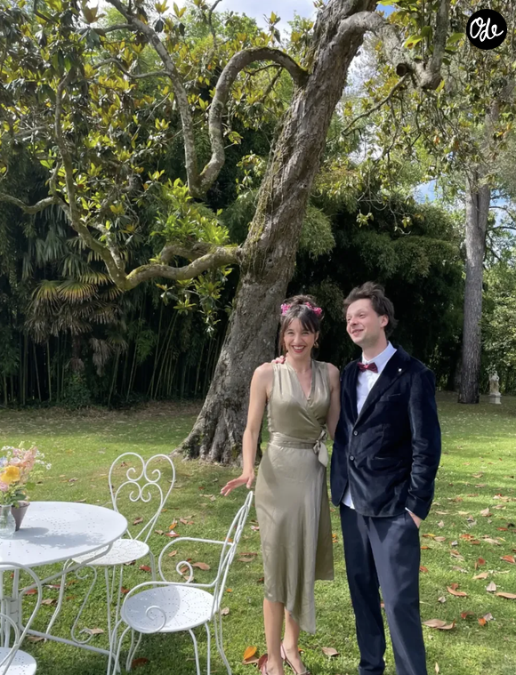 Entre les deux amoureux, l'histoire ne date pas d'hier. Leurs comptes Instagram témoignent d'une belle complicité installée depuis plusieurs années déjà, avec une toute première vidéo de leur duo complice publiée par Stéphanie en plein confinement, le 18 novembre 2020.

Gabriel, le fils aîné de Marine Delterme, est en couple avec la comédienne Stéphanie Palies