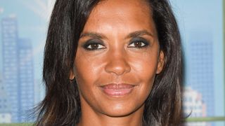 Pourquoi on pense que Karine Le Marchand pourrait rejoindre des chaînes inattendues si elle quitte M6 ? Cet homme, dont elle est proche, qui pourrait l’embaucher