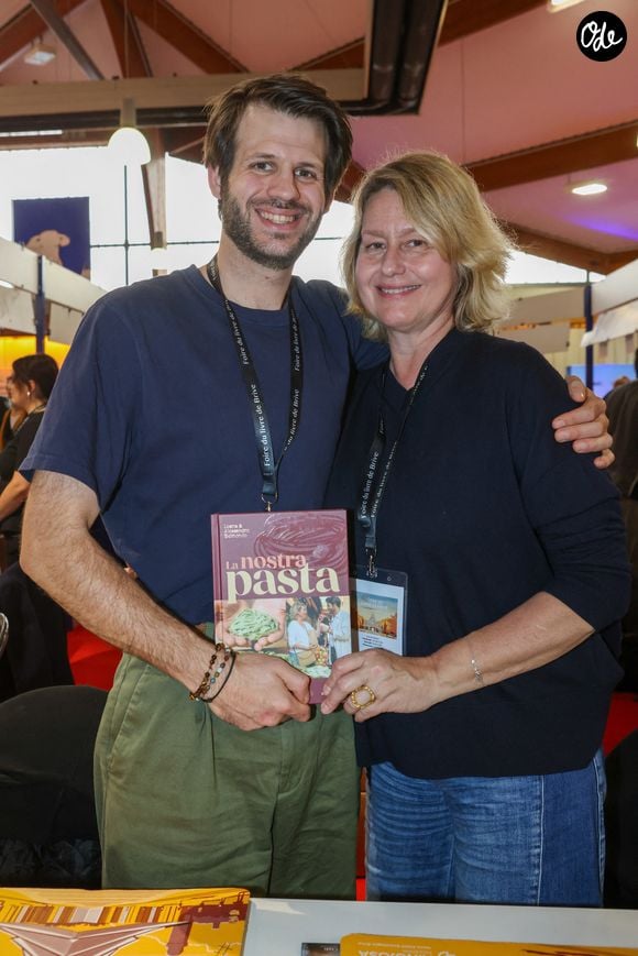 Alessandro pense aussi à sa mère dans ce message. 

Alessandro et Luana Belmondo à la Halle Georges Brassens de Brive-la-Gaillarde pour la 43eme Foire du Livre de Brive, le 7 novembre 2025.©Jean-Marc LHOMER/Bestimage.