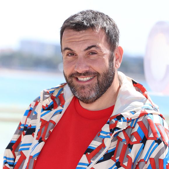 Laurent Ournac lors du photo call de "Camping paradis" sur la plage du Majestic lors de la 7eme saison de "CanneSeries" à Cannes le 6 Avril 2024.

© Denis Guignebourg/BestImage