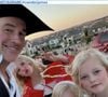 Pour l'occasion, sa fille aîné Olivia lui a fait une surprise en interprétant la chanson du générique de "Dawson" sur scène

James Van Der Beek s'affiche aux côtés de ses enfants sur Instagram en 2024.
© Backgrid UK/ Bestimage