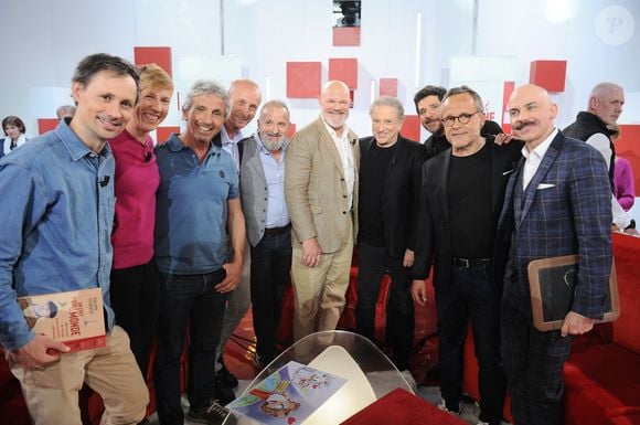 Exclusif - Mathieu Tordeur, Heisi Sevestre, le groupe Eppò, Philippe Etchbest, Michel Drucker, Patrick Fiori, Emmanuel Chaunu et Viktor Vincent lors de l'enregistrement de l'émission Vivement dimanche au studio Rive gauche, présentée par M.Drucker, diffusée sur France 3 le 17 mai 2026, à Paris, France, le 21 avril 2026. © Guillaume Gaffiot/Bestimage