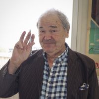"Cela a pris trente ans" : Pierre Perret a restauré toute sa maison de Seine-et-Marne avec piscine et l'a agrandie pour sa femme Rebecca