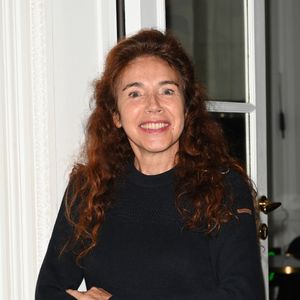 Au casting, on y retrouve notamment Isabel Otero, laquelle a accepté de s'installer à Marseille pour les mois de tournage. 

Isabel Otero - Conférence de presse du Festival TV de Luchon au Studio Harcourt à Paris. Le 10 janvier 2023
© Coadic Guirec / Bestimage