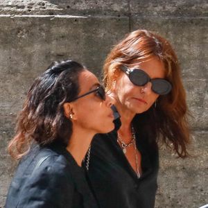 Faustine Bollaert - Arrivées aux obsèques de Thierry Ardisson en l’église Saint-Roch de Paris, France, le 17 juillet 2025. © Clovis-Jacovides/Bestimage