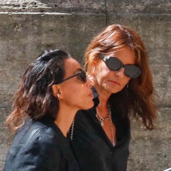 Faustine Bollaert - Arrivées aux obsèques de Thierry Ardisson en l’église Saint-Roch de Paris, France, le 17 juillet 2025. © Clovis-Jacovides/Bestimage