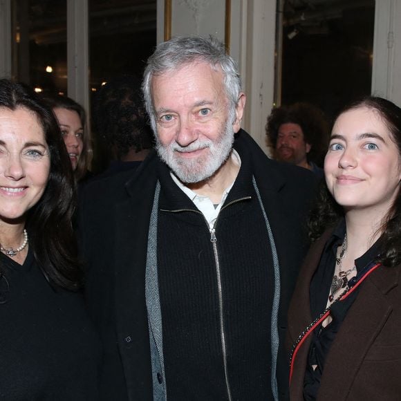 Son ex-compagne Cristiana Reali et leur fille Elisa étaient présentes, malgré leur séparation depuis 17 ans.

Cristiana Reali, Francis Huster et leur fille Elisa- Cocktail au Théâtre du Gymnase à la suite de la Première soirée de la Pièce " En thérapie ". Paris, France, le 17 Janvier 2026.

© Bertrand Rindoff / Bestimage